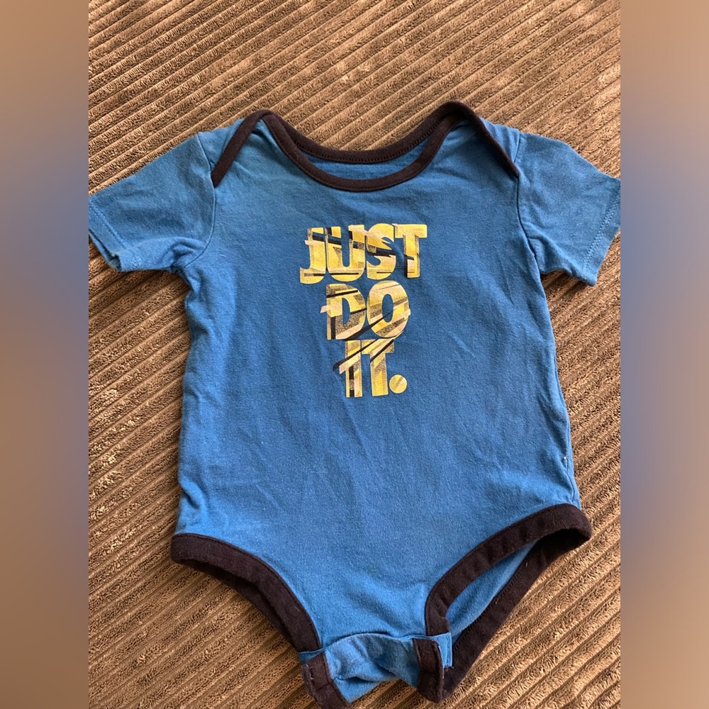 Nike baby onesie size 6-9 M